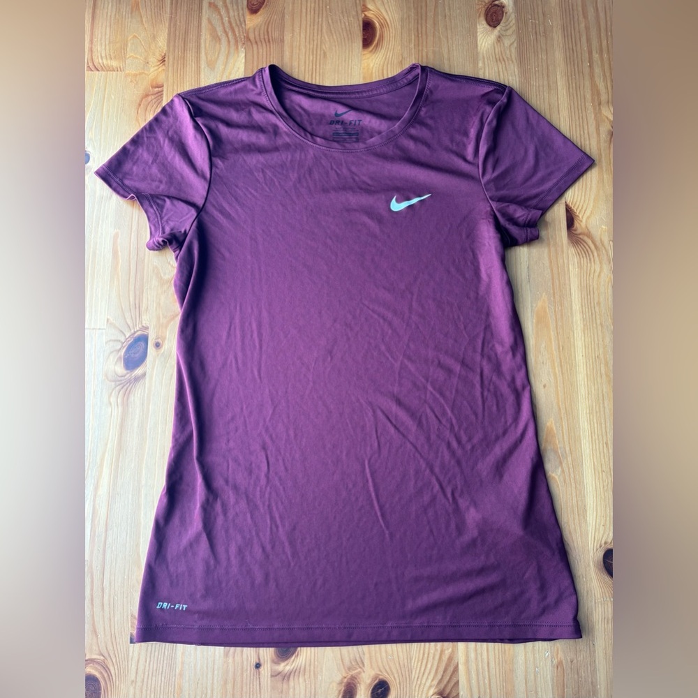 Women's Nike Dri Fit Purple Top Size Small